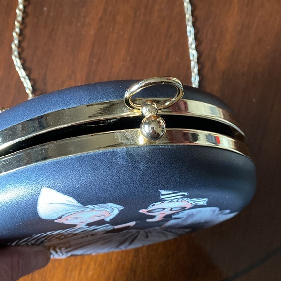 FUN AND FUNKY BATTISTA VALLI PURSE . - Picture 6 of 8